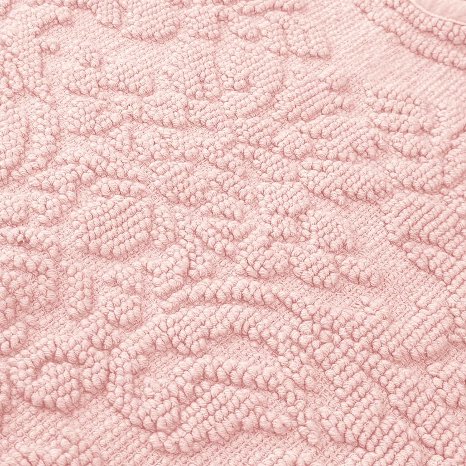 Gracie Jacquard Scalloped Bath Mat