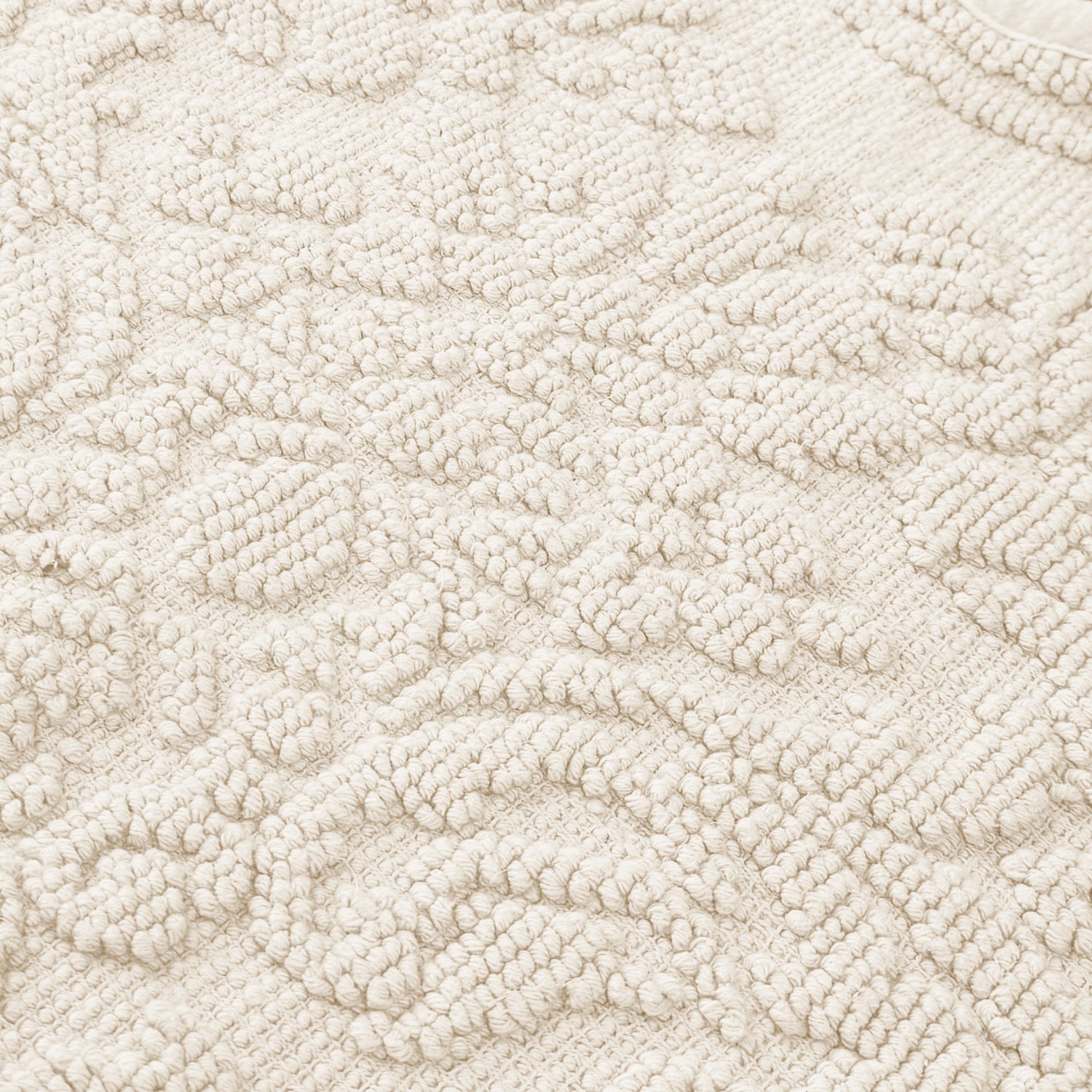 Gracie Jacquard Scalloped Bath Mat