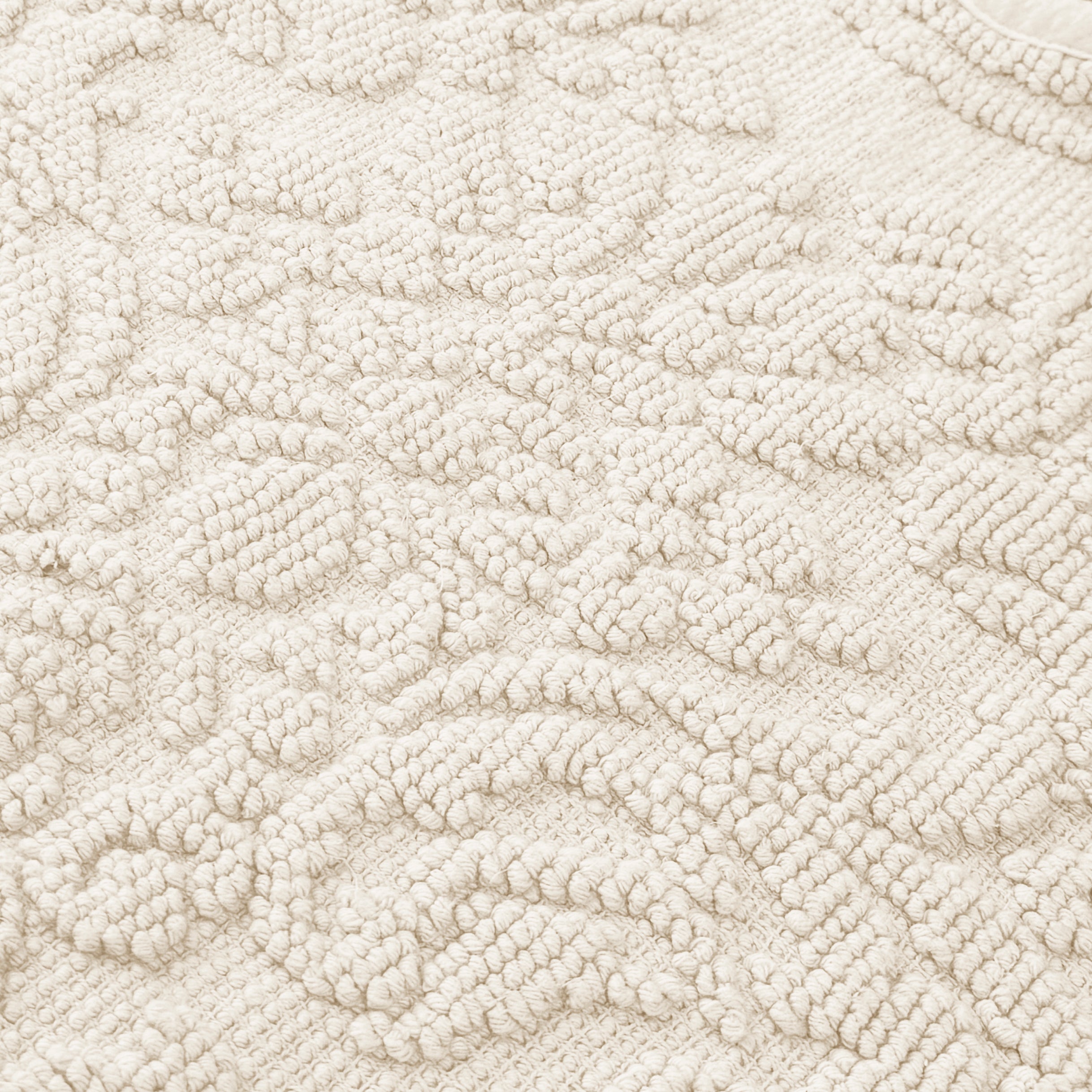 Gracie Jacquard Scalloped Bath Mat