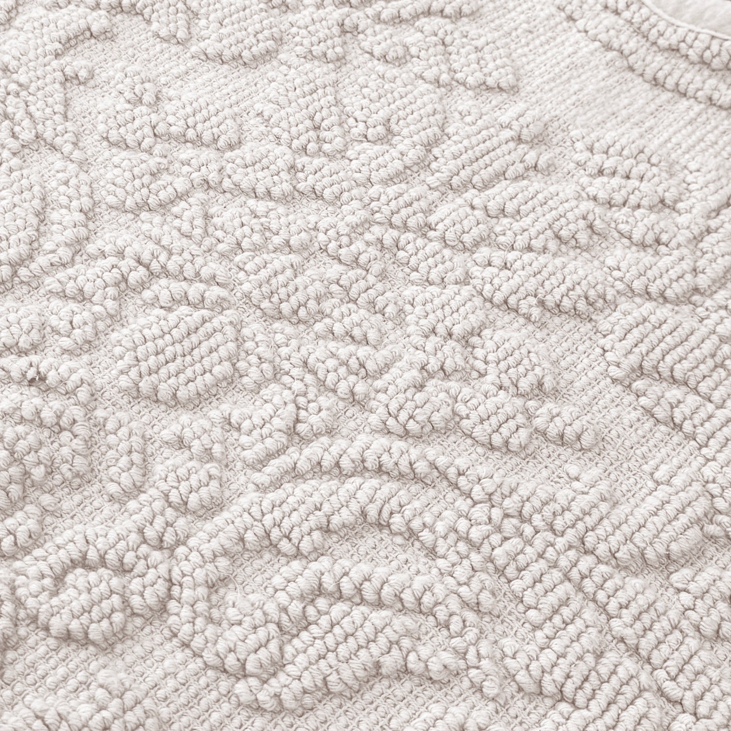 Gracie Jacquard Scalloped Bath Mat