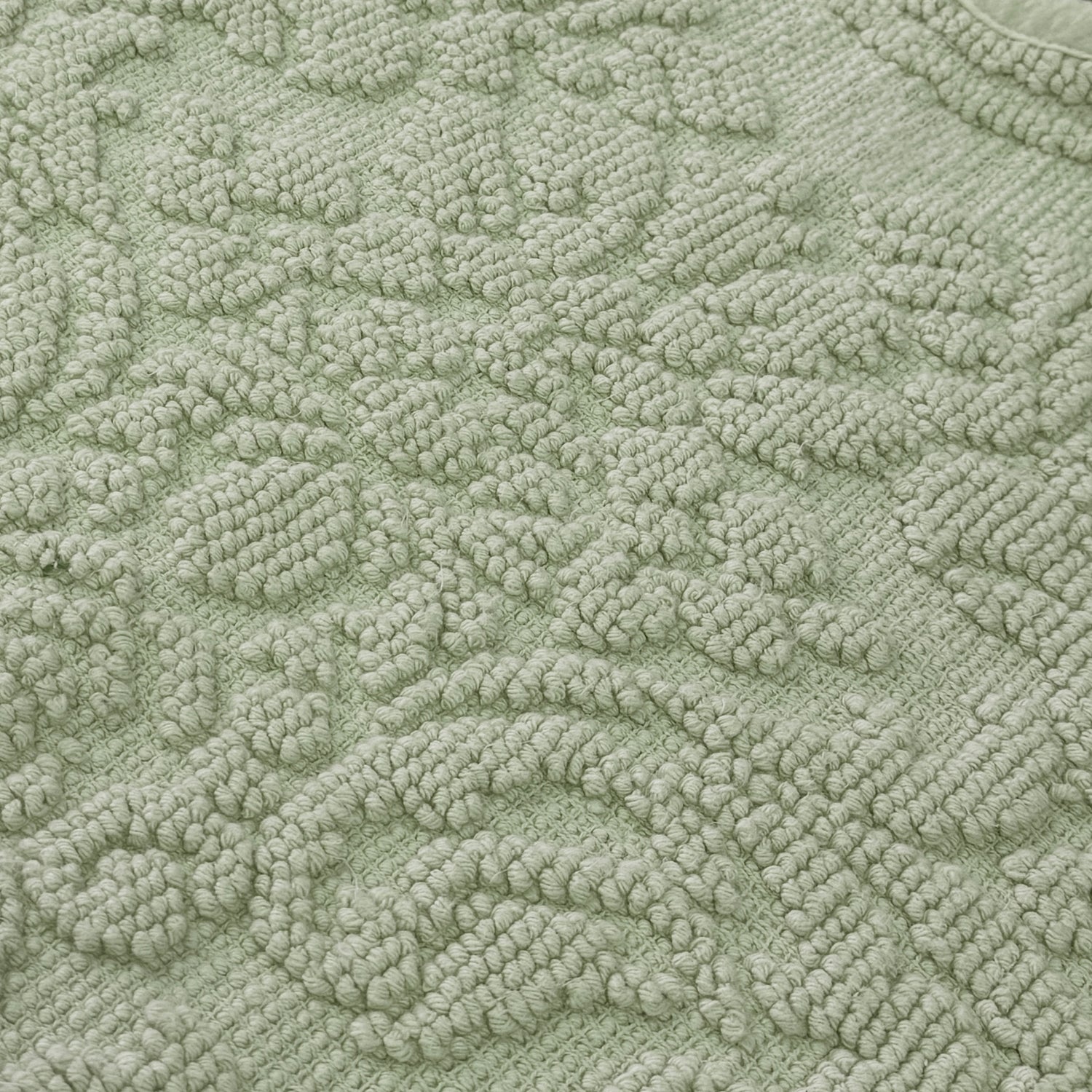 Gracie Jacquard Scalloped Bath Mat