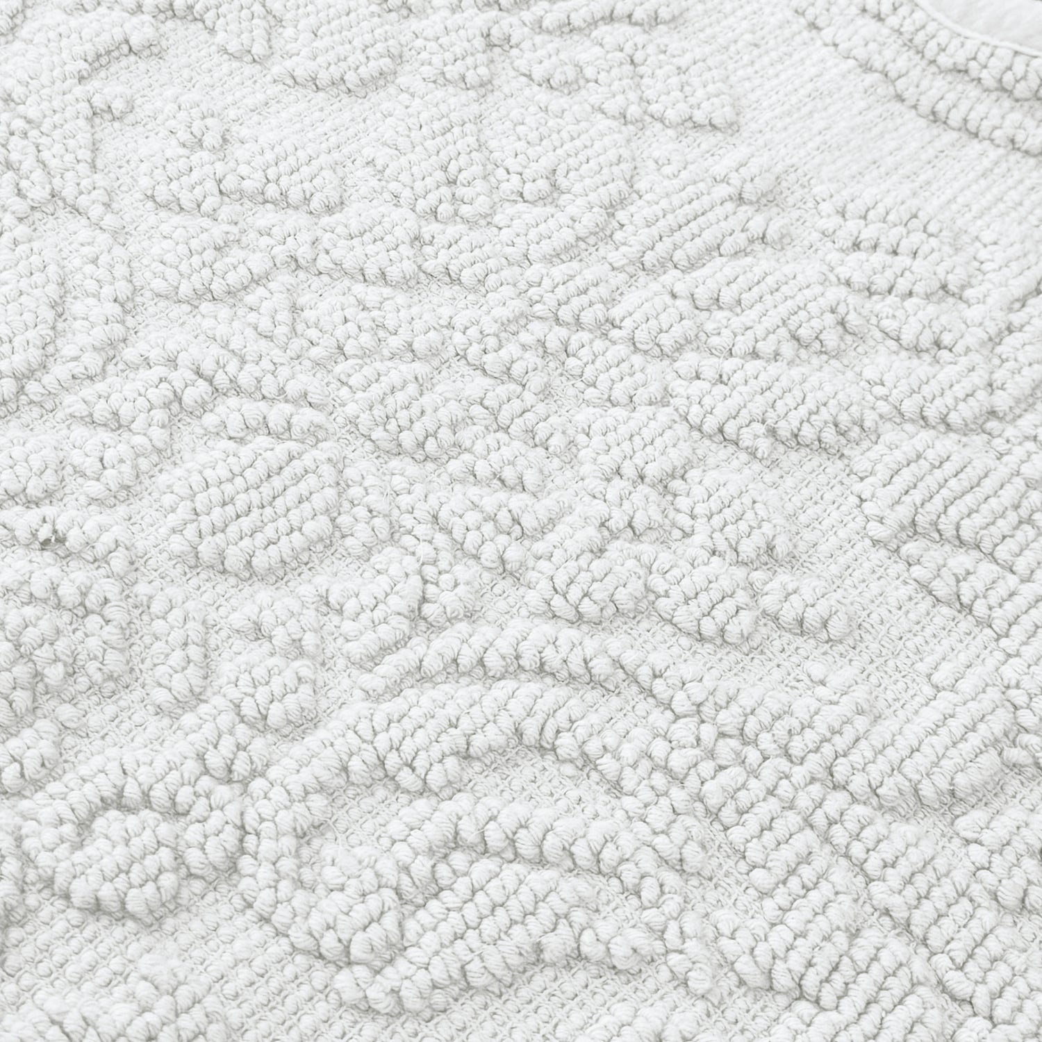 Gracie Jacquard Scalloped Bath Mat