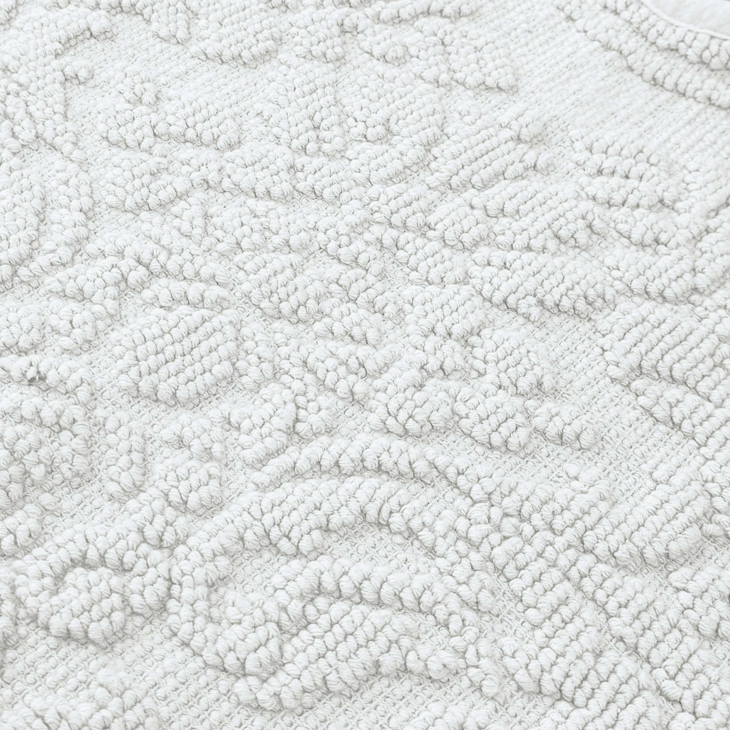 Gracie Jacquard Scalloped Bath Mat