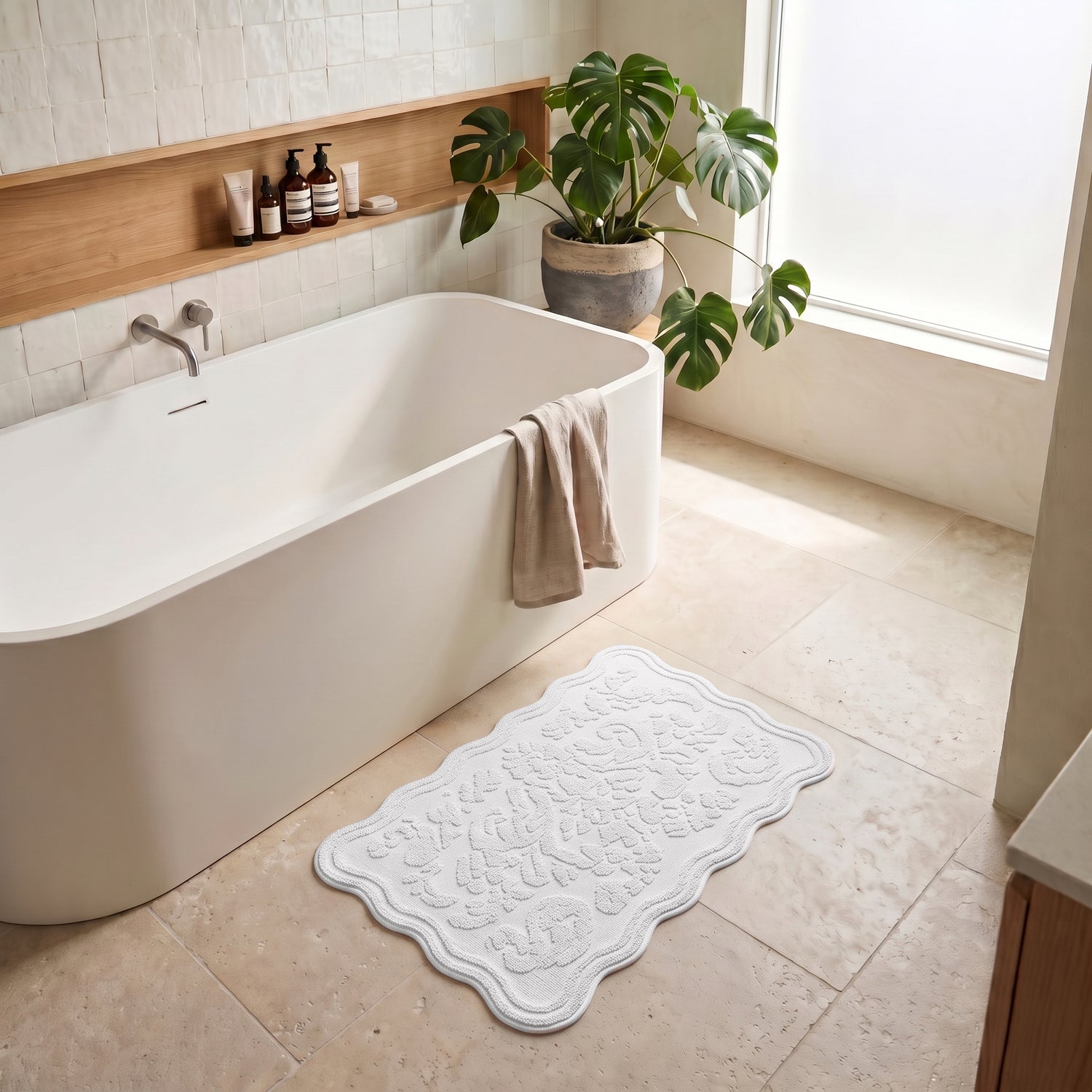 Gracie Jacquard Scalloped Bath Mat