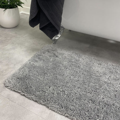 grey shaggy bath mat