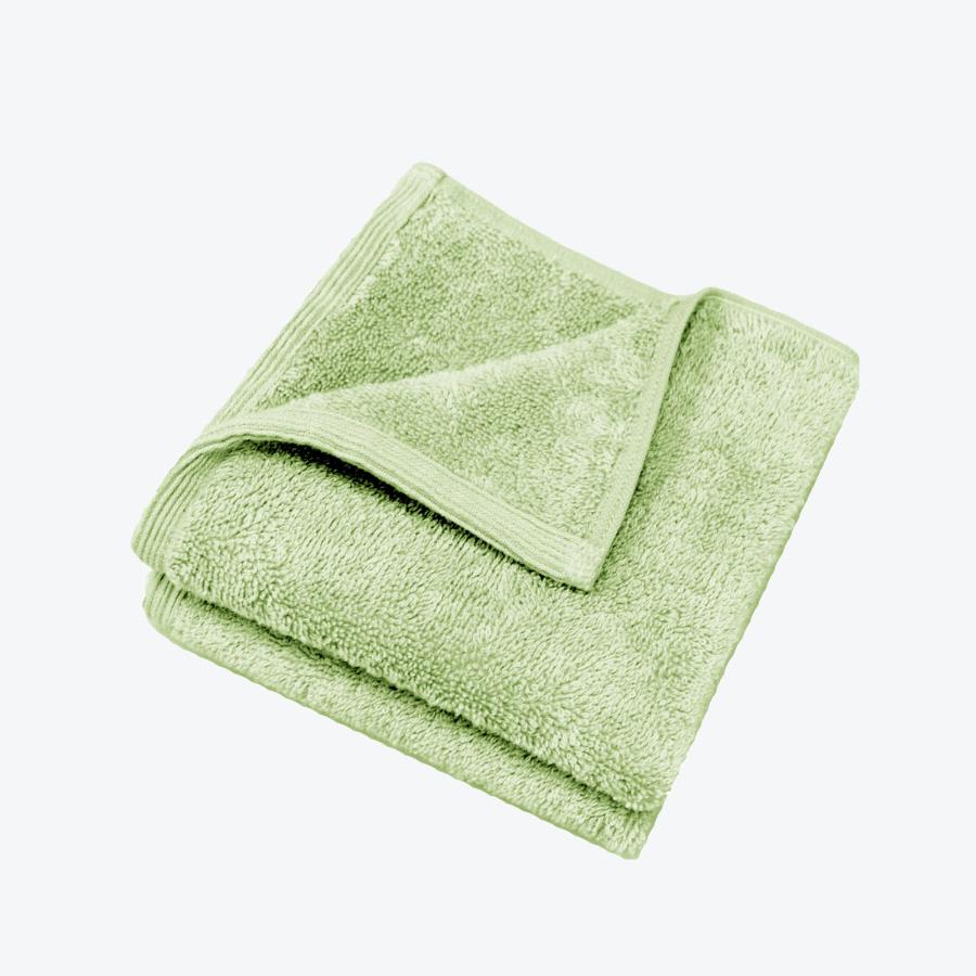 Green bamboo face cloths